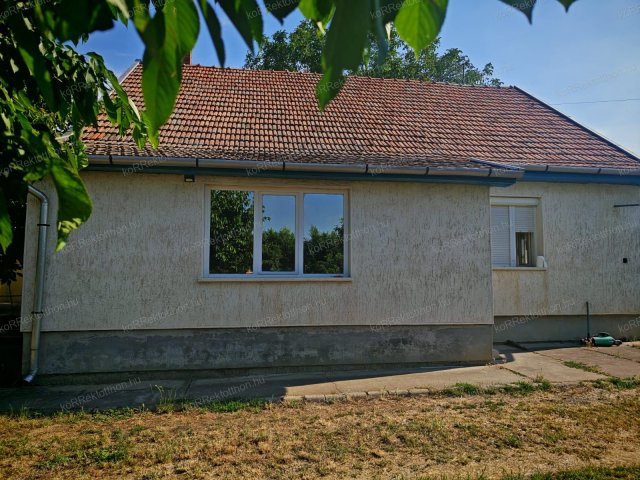 Eladó családi ház, Jászjákóhalmán 31.9 M Ft, 2 szobás