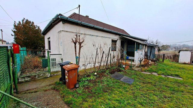 Eladó családi ház, Baracskán 49.9 M Ft, 2 szobás