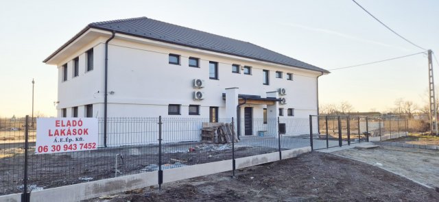 Eladó téglalakás, Cegléden 63 M Ft, 4 szobás