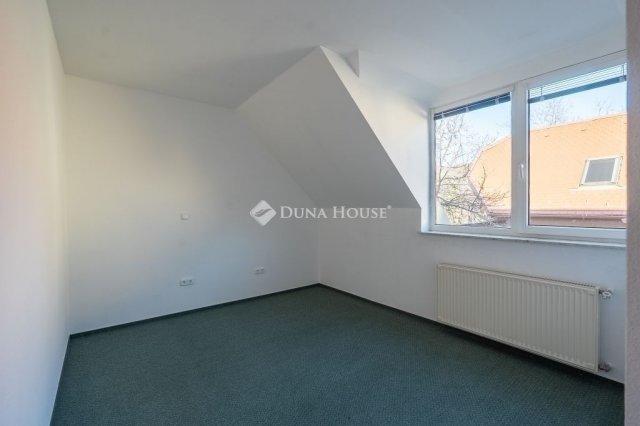 Eladó családi ház, Budaörsön 350 M Ft, 10 szobás
