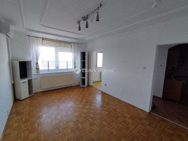 Kiadó panellakás, albérlet, Tatabányán 150 E Ft / hó, 2 szobás