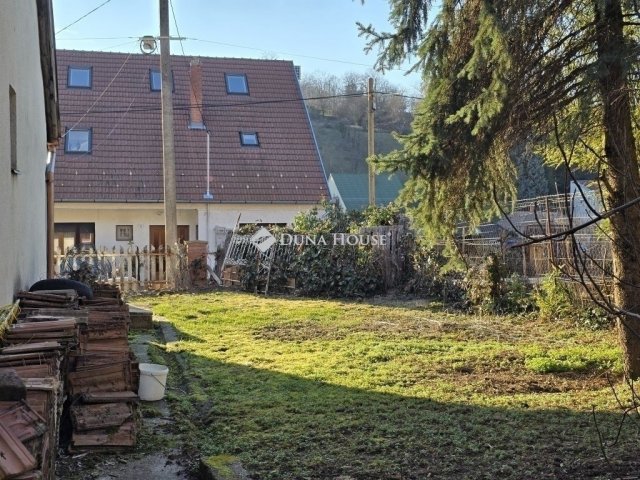 Eladó családi ház, Pécsett 60.99 M Ft, 5 szobás