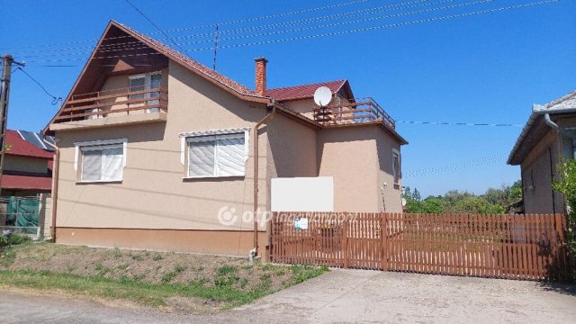 Eladó családi ház, Túrkevén 59 M Ft, 5 szobás