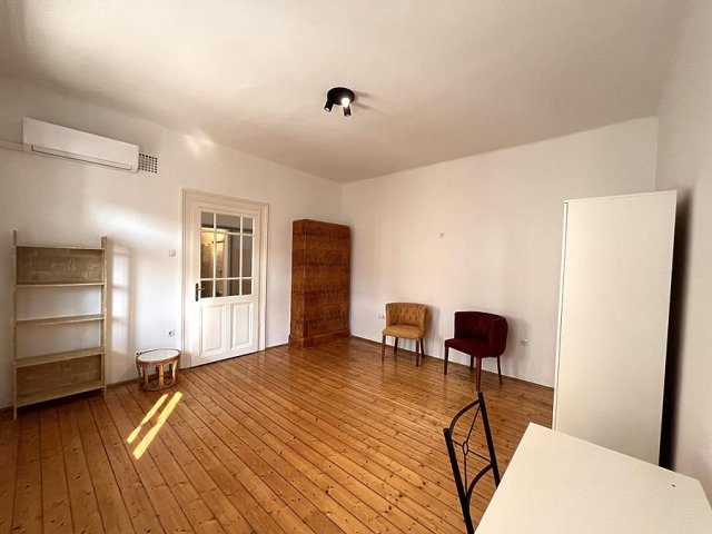 Eladó családi ház, Budapesten, III. kerületben 69.9 M Ft