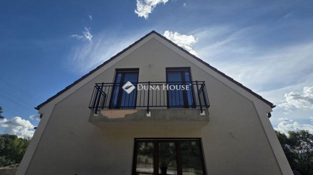 Eladó ikerház, Vácon 128.6 M Ft, 4 szobás / költözzbe.hu