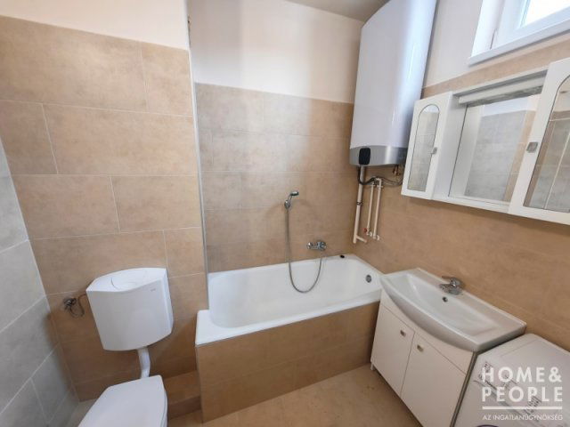 Eladó téglalakás, Szegeden 51.999 M Ft, 2 szobás