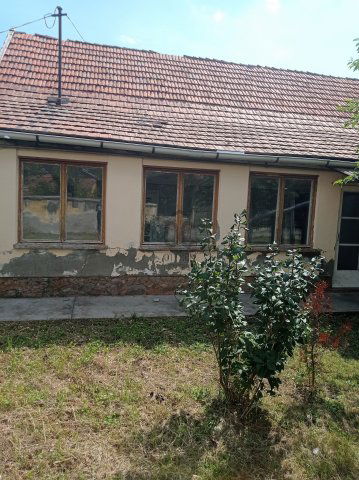 Eladó családi ház, Orosházán 8.5 M Ft, 3 szobás