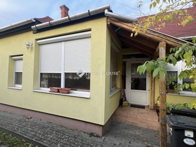 Eladó családi ház, Adonyban 55.5 M Ft, 5 szobás