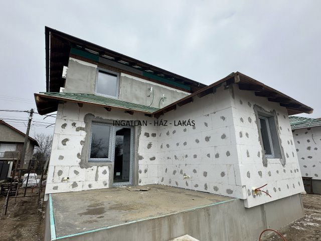 Eladó ikerház, Őrbottyánban 110 M Ft, 5 szobás