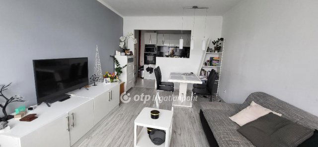 Eladó panellakás, Győrött 56.9 M Ft, 2+2 szobás