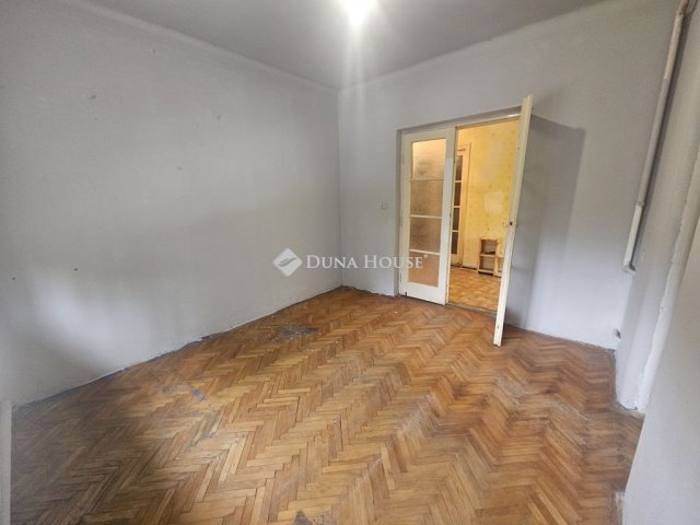 Eladó családi ház, Sárbogárdon 42 M Ft, 4 szobás