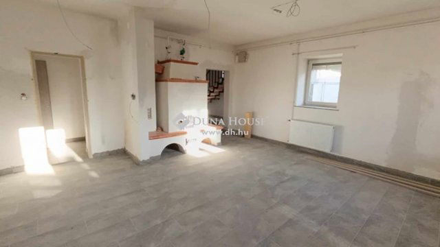 Eladó családi ház, Mohácson 46.5 M Ft, 4 szobás