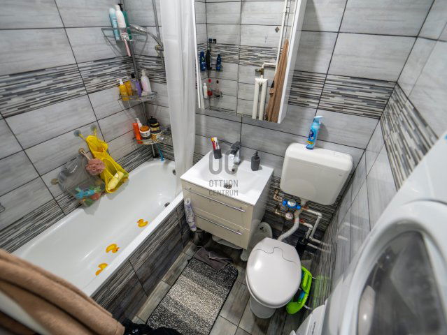 Eladó panellakás, Debrecenben 56 M Ft, 3 szobás