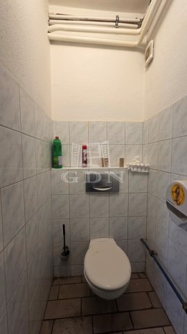 Kiadó üzlethelyiség, Székesfehérvárott 465 E Ft / hó