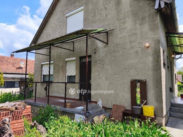 Eladó családi ház, Szeghalmon 16 M Ft, 4 szobás