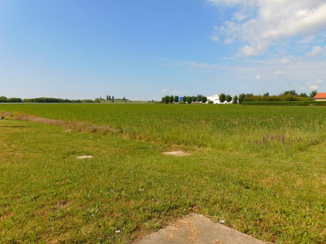 Eladó telek, Mohácson, Pécsi úton 100 M Ft