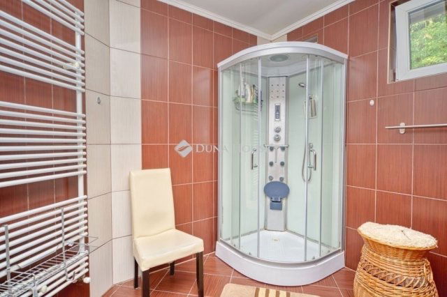 Eladó családi ház, Szigetbecsén 159.9 M Ft, 4 szobás