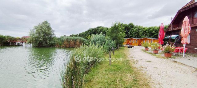 Eladó üzlethelyiség, Székesfehérvárott 250 M Ft