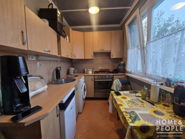 Eladó téglalakás, Szegeden 63.999 M Ft, 4 szobás