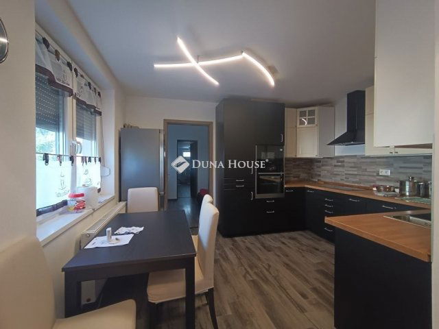 Eladó családi ház, Budapesten, XVIII. kerületben 110 M Ft