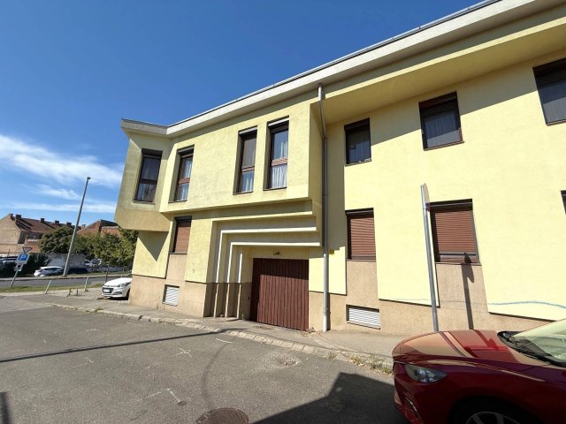 Eladó garázs, Pécsett 5.9 M Ft / költözzbe.hu