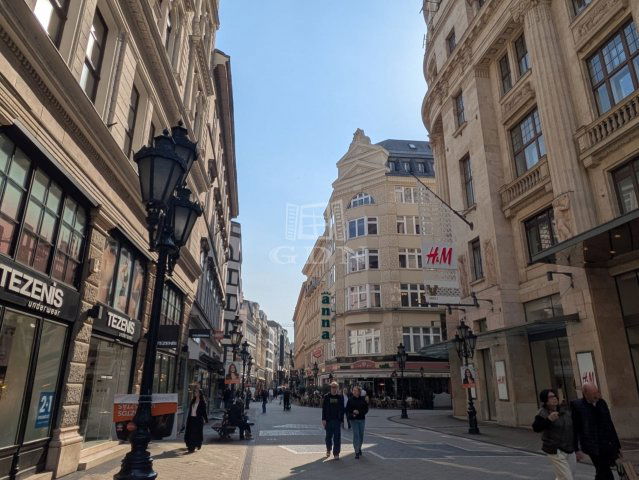 Eladó téglalakás, Budapesten, V. kerületben 249.9 M Ft, 3 szobás