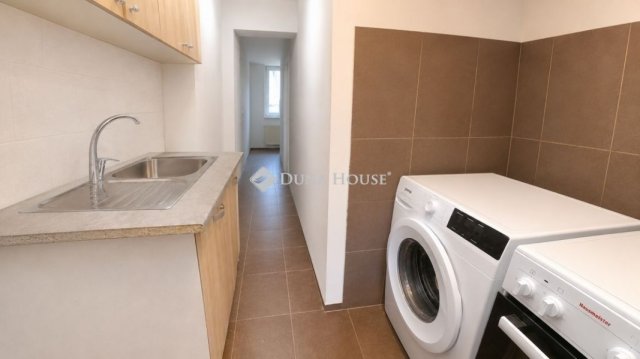 Eladó téglalakás, Budapesten, VIII. kerületben 32 M Ft, 1 szobás