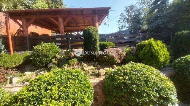 Eladó családi ház, Szentendrén 195 M Ft, 7 szobás