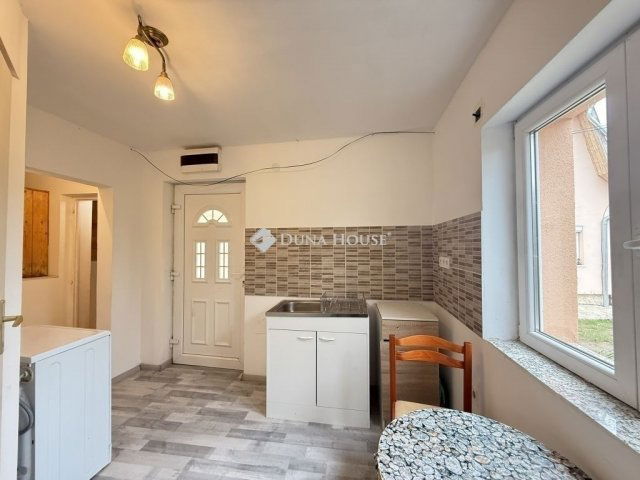 Eladó téglalakás, Budapesten, XVIII. kerületben 29 M Ft