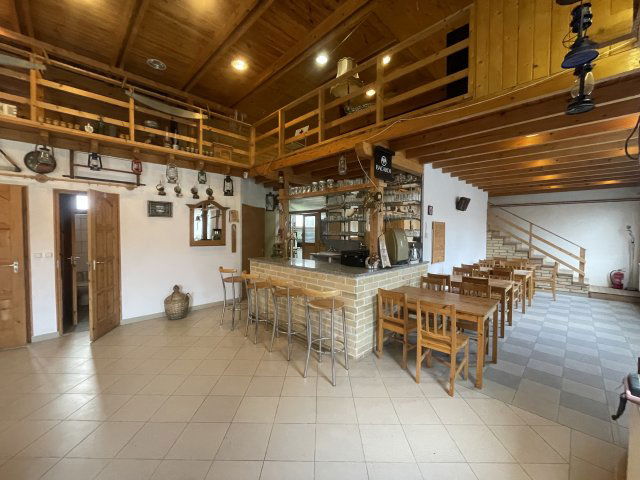 Eladó üzlethelyiség, Majosházán 56.9 M Ft