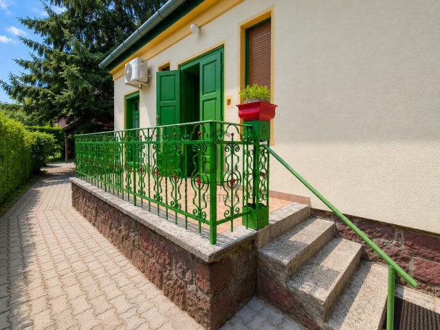 Eladó családi ház, Siófokon 268 M Ft, 9 szobás