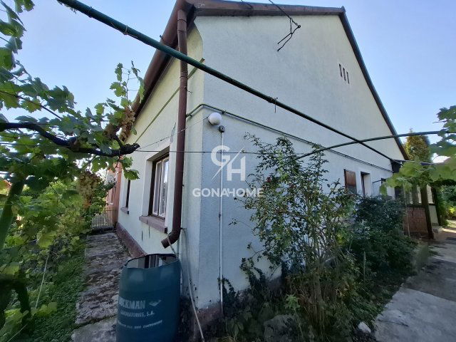 Eladó ikerház, Pétfürdőn 48 M Ft, 3 szobás