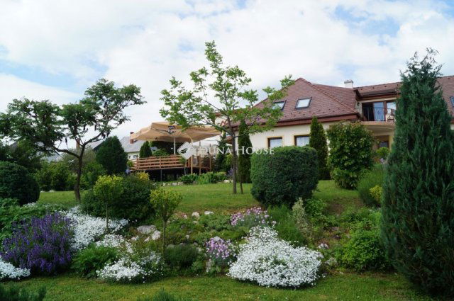 Eladó családi ház, Zircen 299 M Ft, 4 szobás