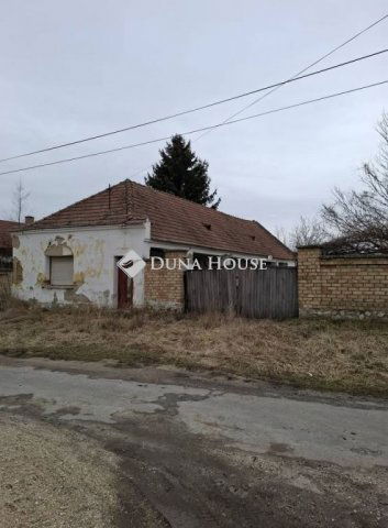 Eladó családi ház, Pápateszéren 7.8 M Ft, 2 szobás