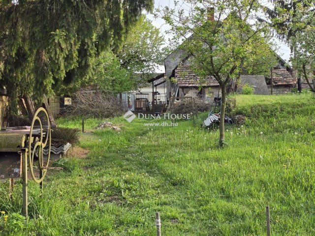 Eladó családi ház, Bakonyoszlopban 25.9 M Ft, 3 szobás