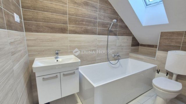 Eladó ikerház, Ballószögön 105 M Ft, 5 szobás