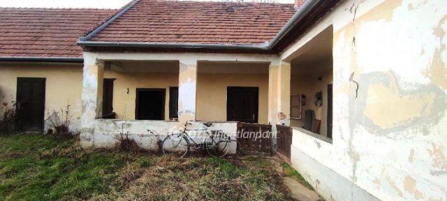 Eladó családi ház, Győrött 49.9 M Ft, 4 szobás