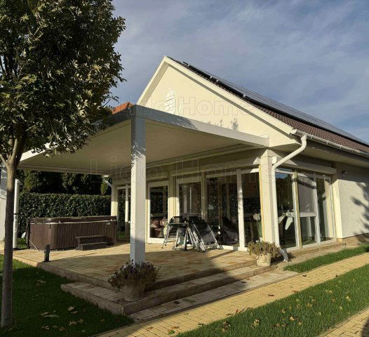 Eladó nyaraló, Balatonkenesén 159 M Ft, 2 szobás