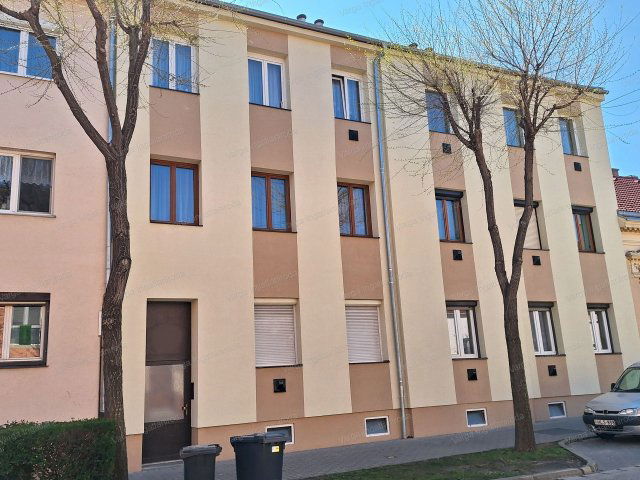 Eladó téglalakás, Sopronban 55 M Ft, 3 szobás