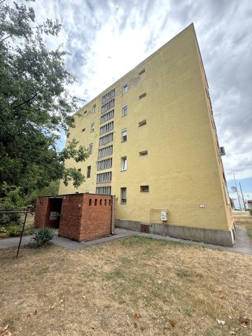 Eladó téglalakás, Pécsett 45.9 M Ft, 2 szobás