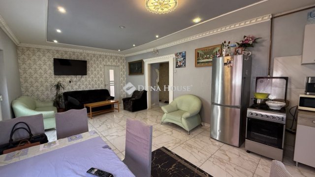 Eladó családi ház, Zsámbokon 63.5 M Ft, 4 szobás