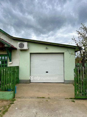 Eladó családi ház, Hosszúpályin 62.999 M Ft, 3 szobás