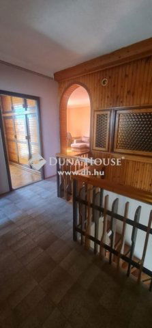 Eladó családi ház, Vecsésen 119.9 M Ft, 5 szobás