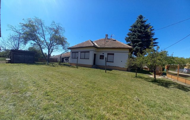 Eladó családi ház, Berekfürdőn 27.5 M Ft, 3 szobás