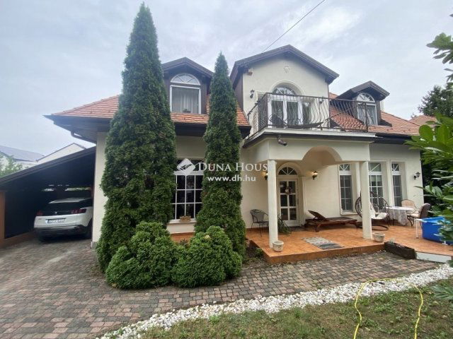 Eladó családi ház, Solymáron 251.9 M Ft, 5 szobás