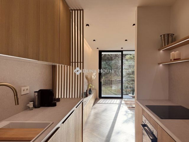 Eladó téglalakás, Budapesten, II. kerületben 132 M Ft, 2 szobás