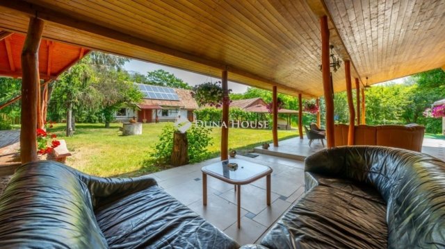 Eladó mezogazdasagi ingatlan, Pusztavacson 260 M Ft, 4 szobás