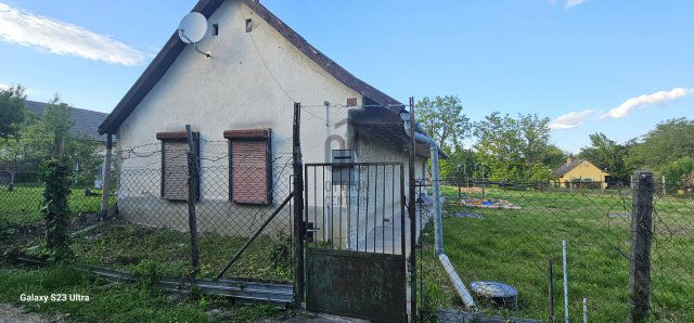 Eladó nyaraló, Mezőkomáromban 7.3 M Ft, 2 szobás