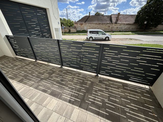 Kiadó téglalakás, albérlet, Várpalotán 130 E Ft / hó