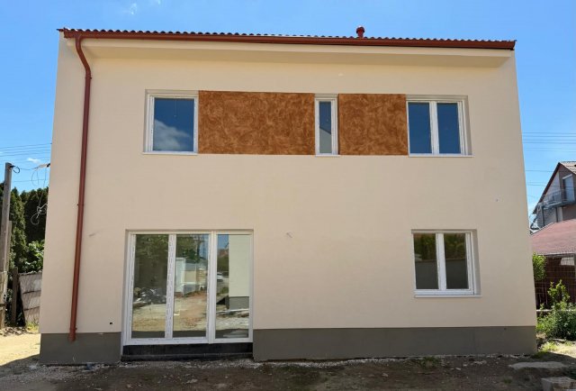 Eladó családi ház, Sárváron 99.9 M Ft, 4 szobás